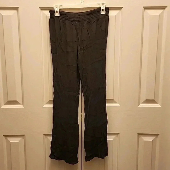 Forever 21 Linen pants - Dark Green/Army Green- size L- good/used condition - Picture 1 of 3